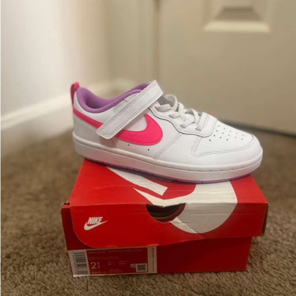 Nike court size 2.5 Y